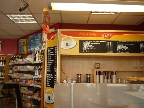 Benzina Doksy, silnice 38, uvnitř